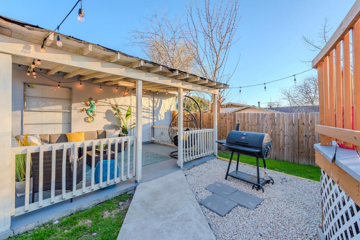 Game Room, Pool & Fire Pit At The Medical Center San Antonio Exteriör bild