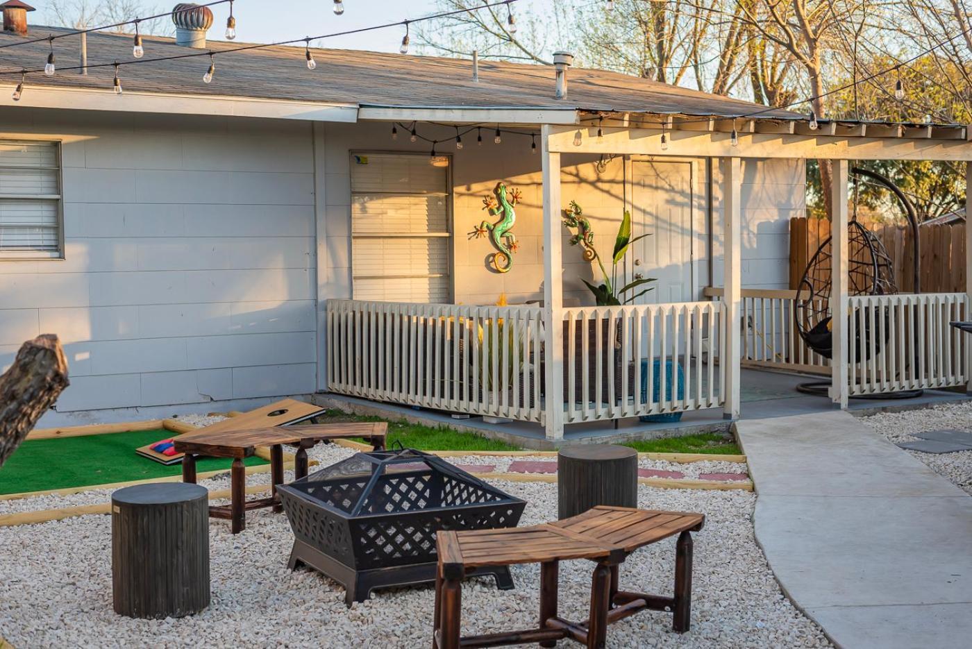 Game Room, Pool & Fire Pit At The Medical Center San Antonio Exteriör bild