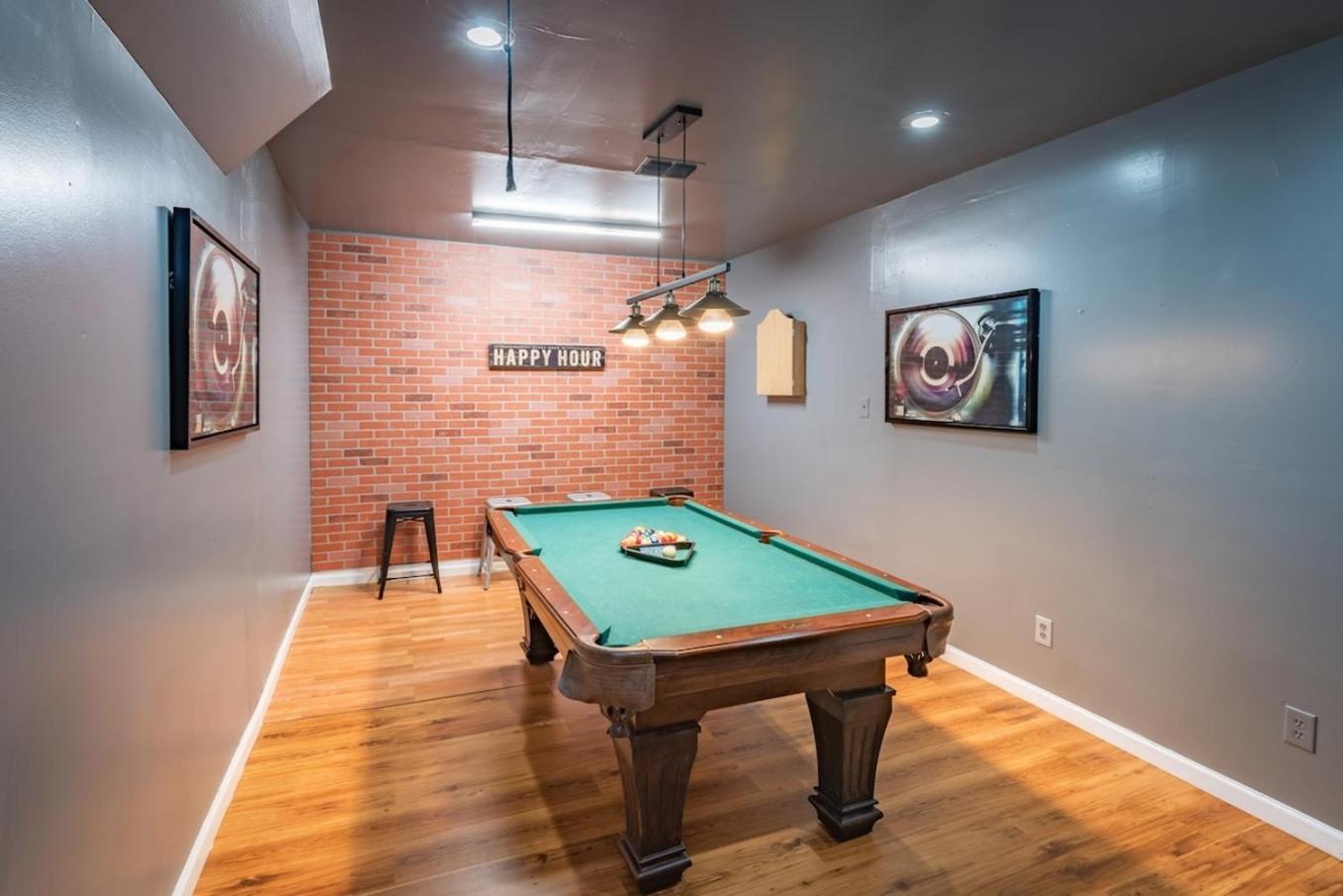 Game Room, Pool & Fire Pit At The Medical Center San Antonio Exteriör bild